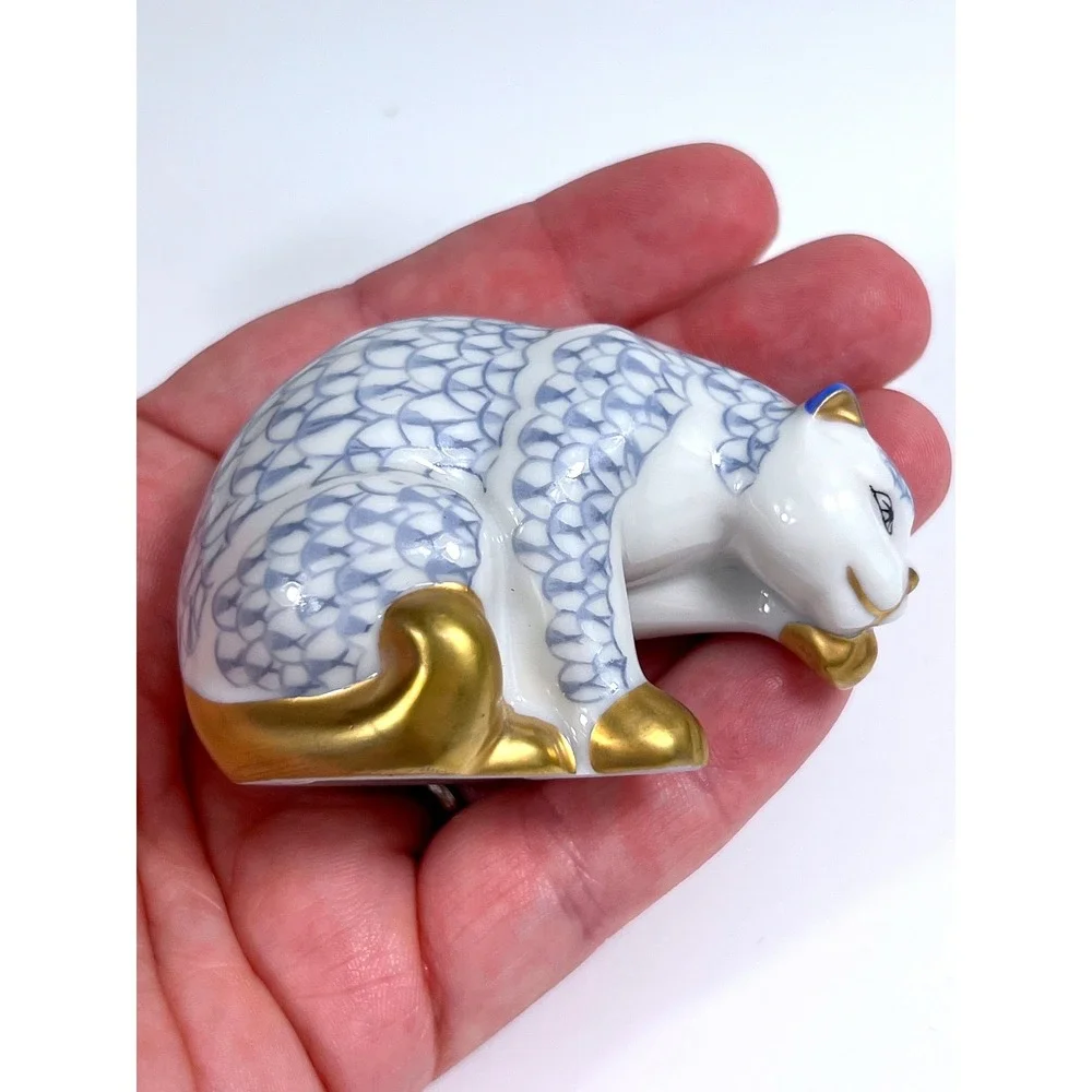 Franklin Mint Curio Cabinet Cat Collection 1988 Blue Fish Scale Design GP Accent
